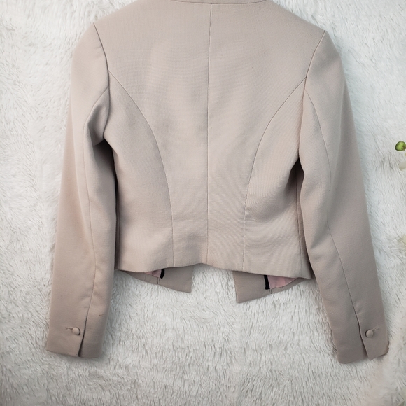 Blazer - Picture 3 of 4